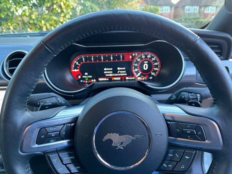 FORD MUSTANG