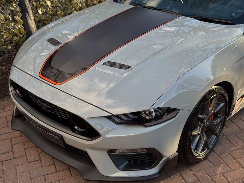 FORD MUSTANG