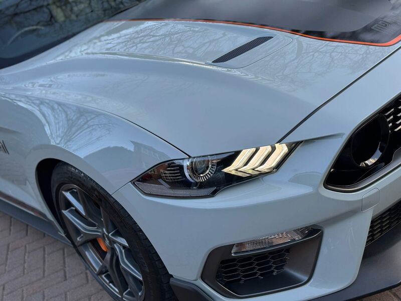 FORD MUSTANG
