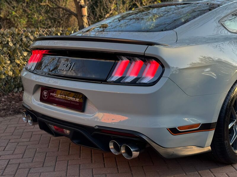 FORD MUSTANG