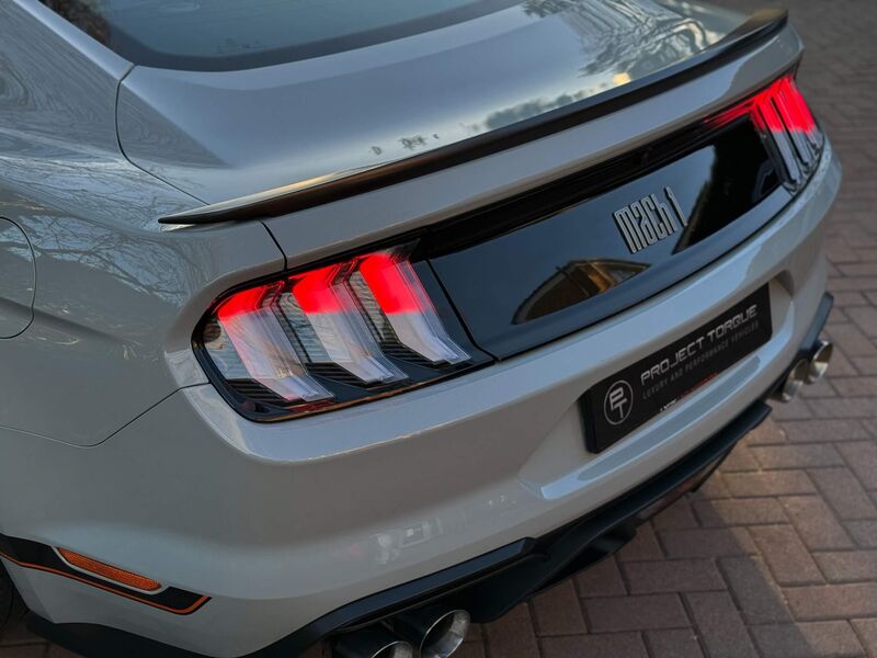 FORD MUSTANG
