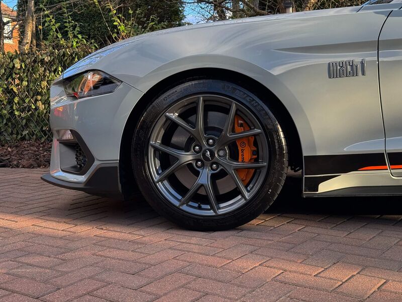 FORD MUSTANG