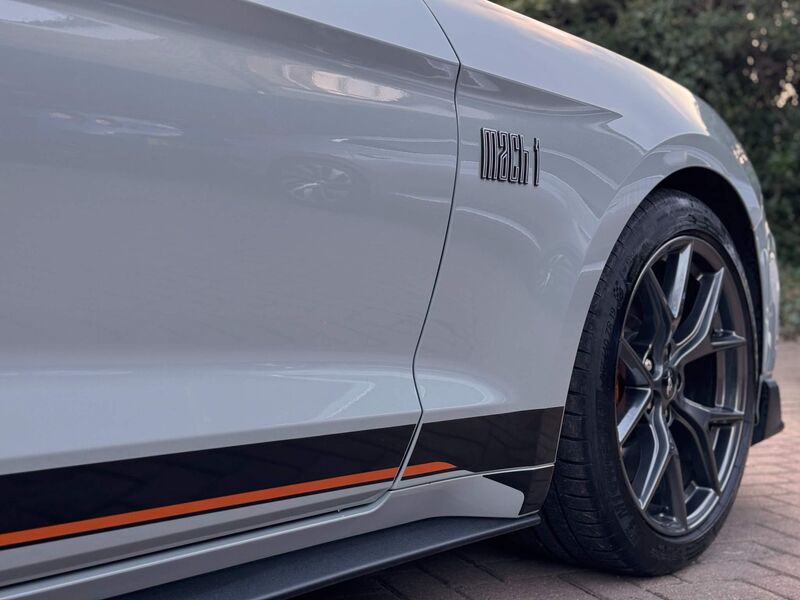 FORD MUSTANG