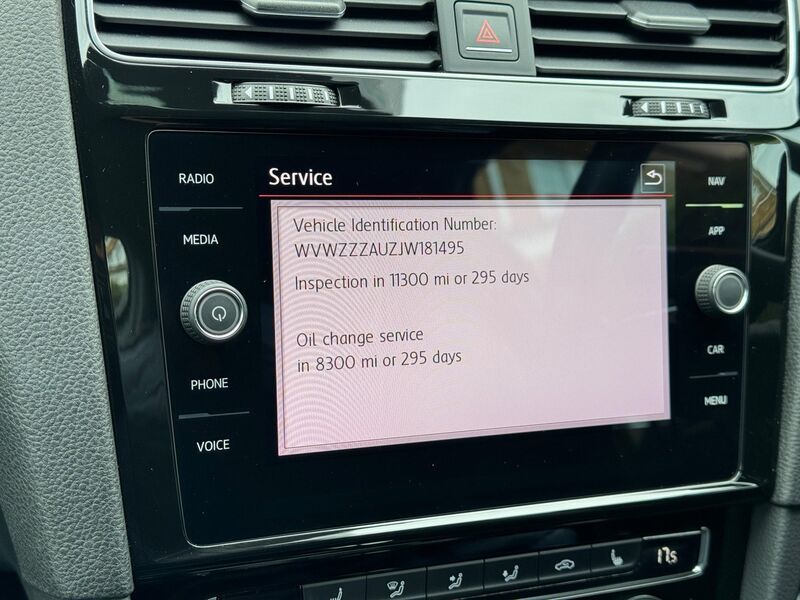 VOLKSWAGEN GOLF
