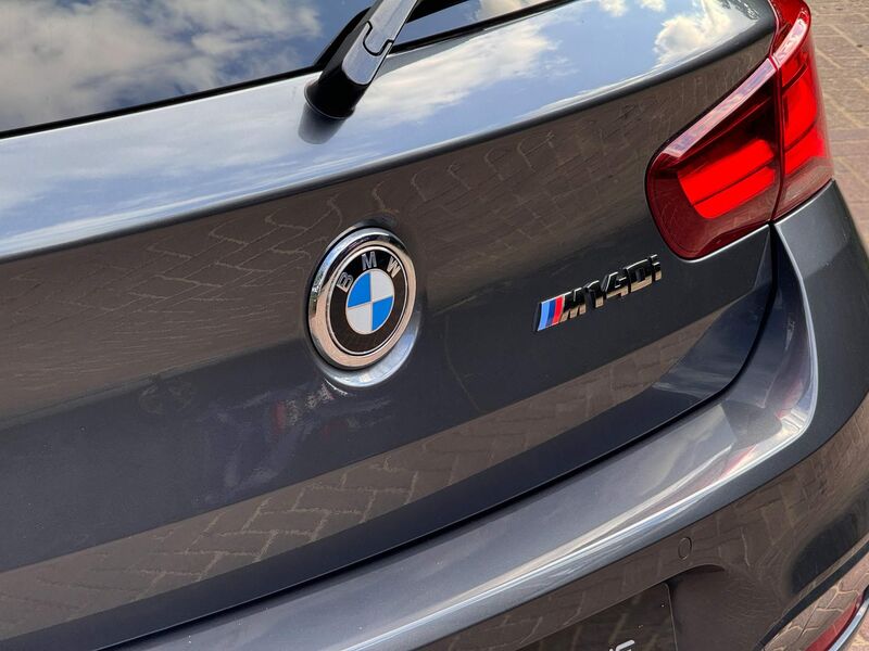 BMW 1 SERIES