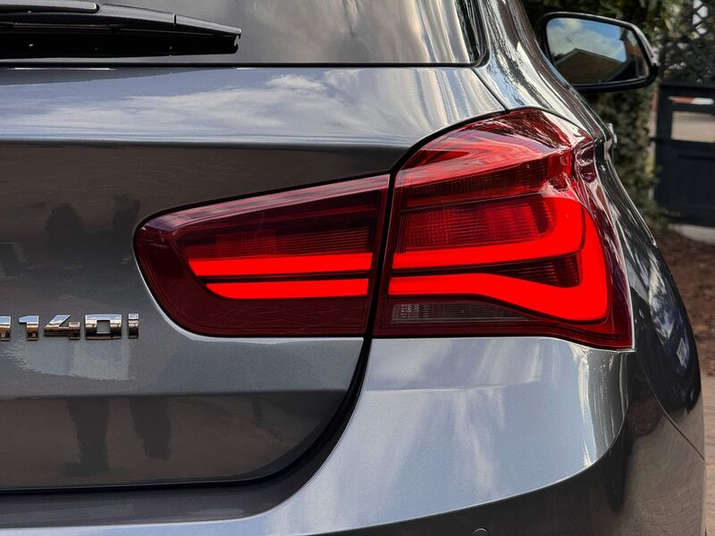 BMW 1 SERIES
