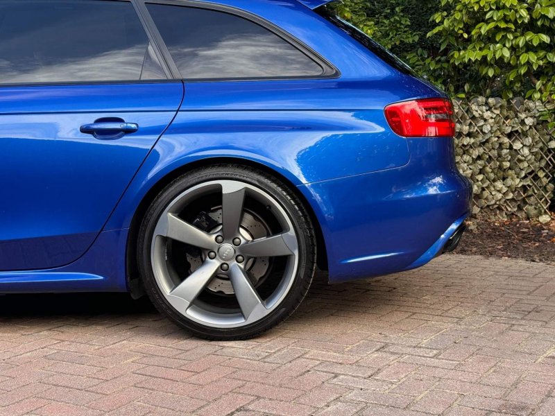 AUDI RS4