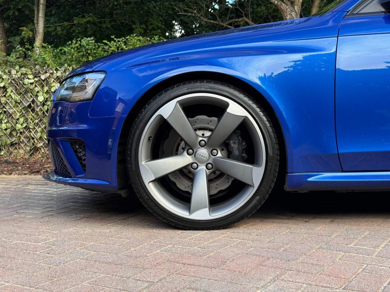 AUDI RS4
