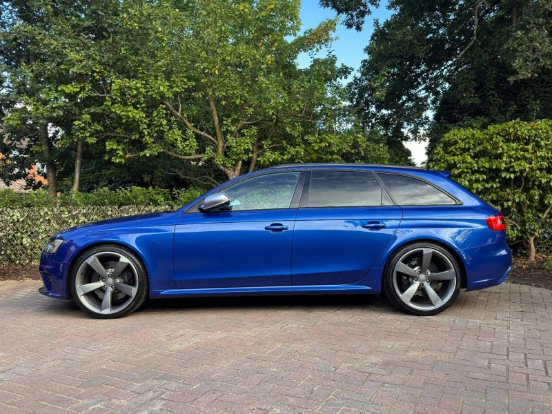 AUDI RS4