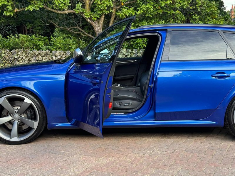 AUDI RS4