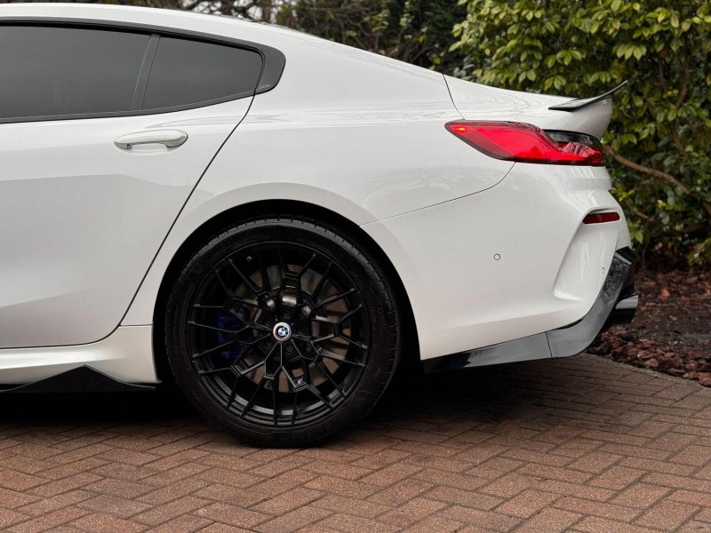 BMW 8 SERIES