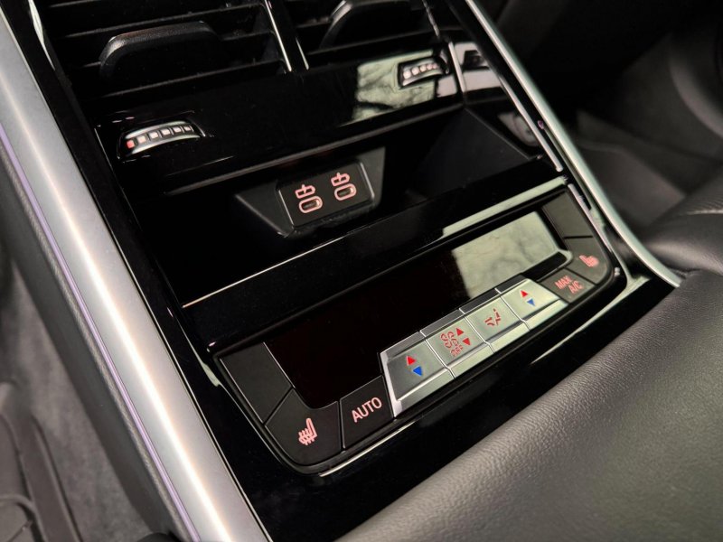 BMW 8 SERIES