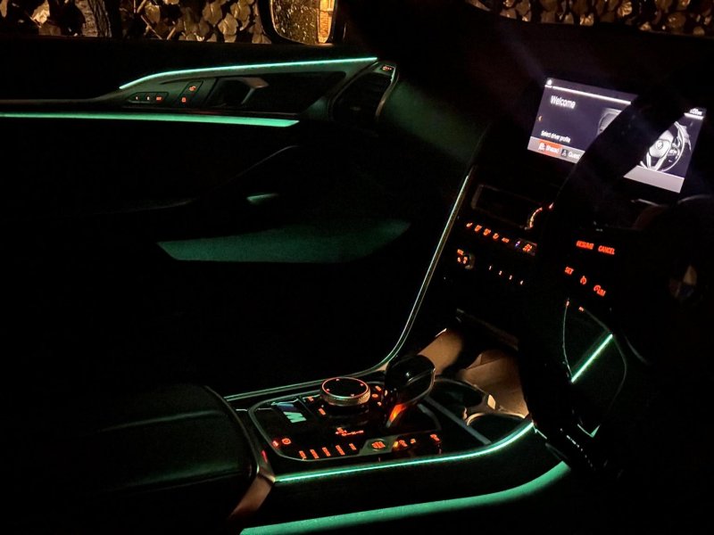 BMW 8 SERIES