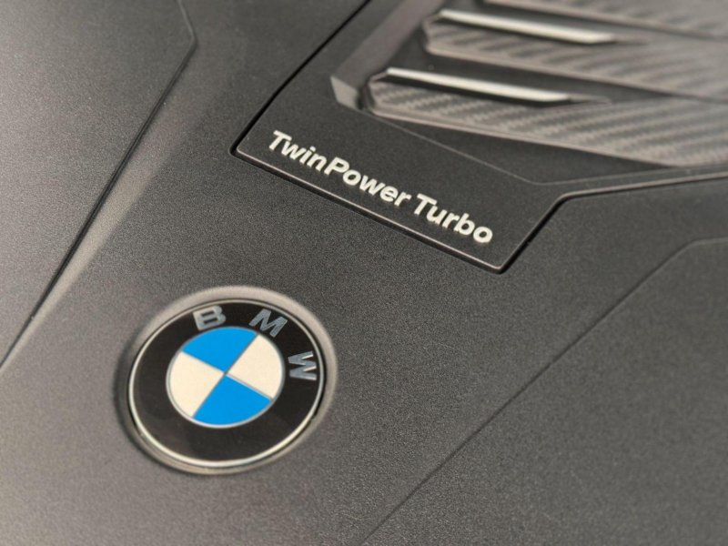 BMW 8 SERIES