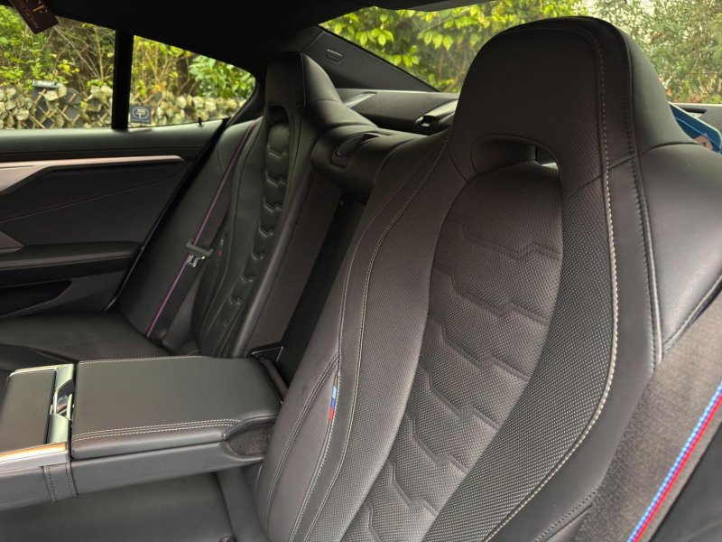 BMW 8 SERIES