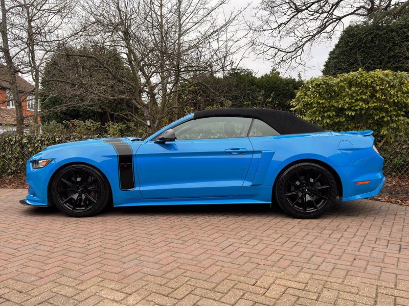 FORD MUSTANG