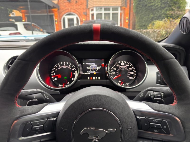 FORD MUSTANG