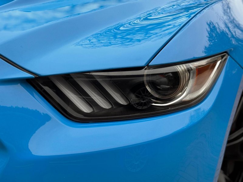 FORD MUSTANG