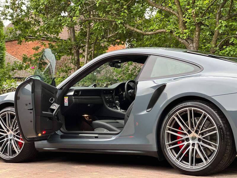 PORSCHE 911