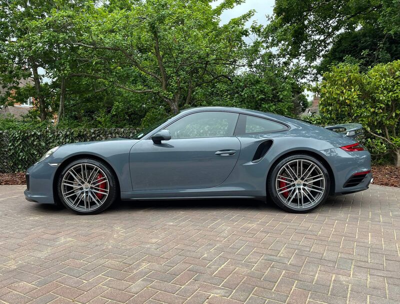 PORSCHE 911