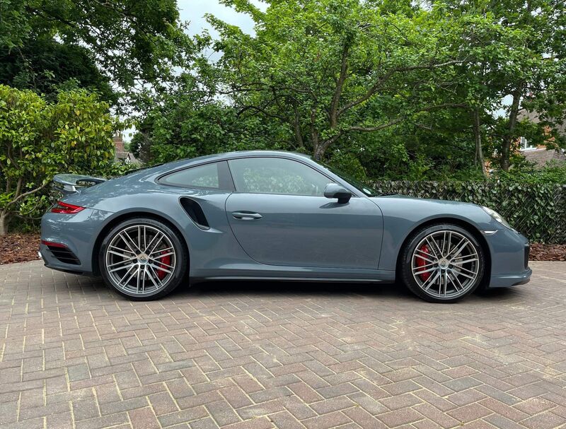 PORSCHE 911