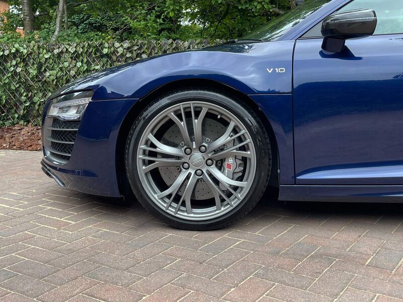 AUDI R8