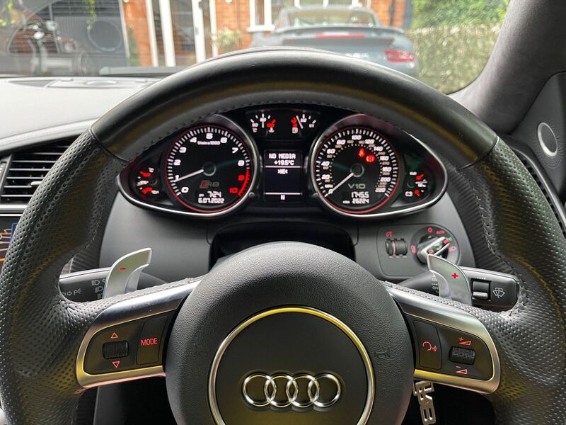 AUDI R8