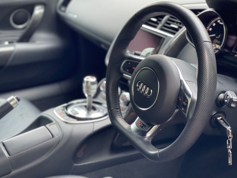 AUDI R8
