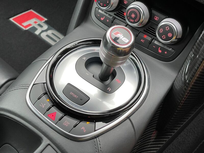 AUDI R8