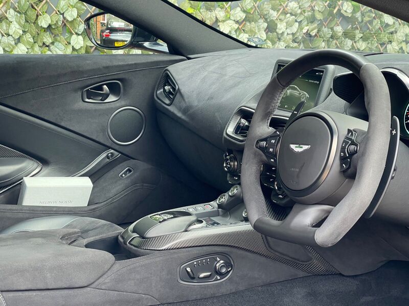 ASTON MARTIN VANTAGE