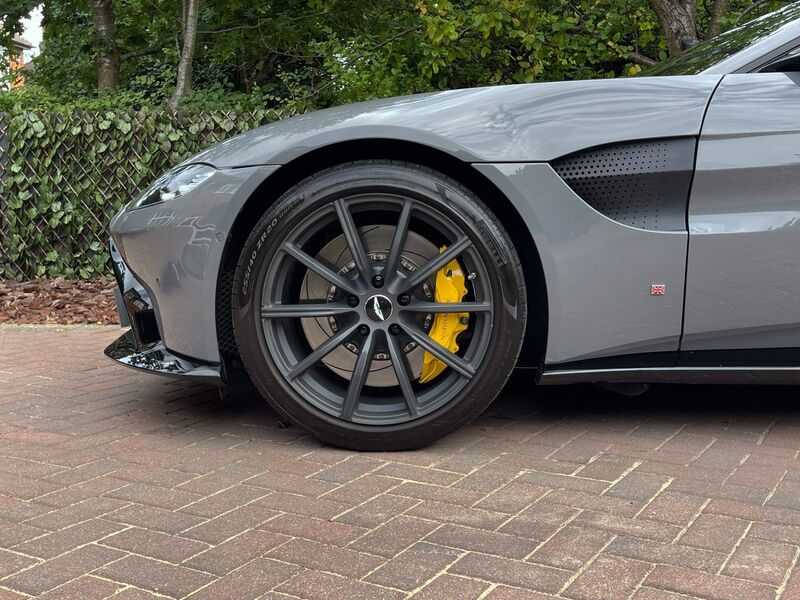 ASTON MARTIN VANTAGE