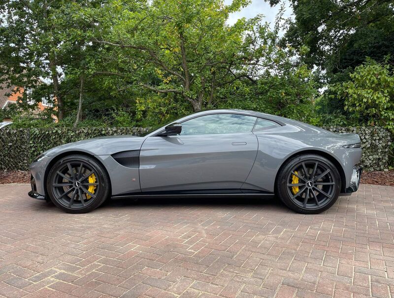 ASTON MARTIN VANTAGE