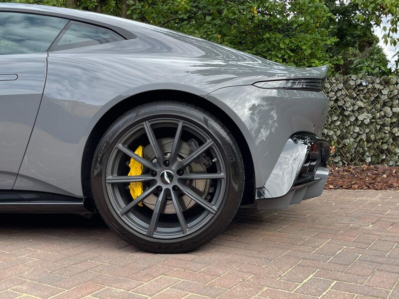 ASTON MARTIN VANTAGE
