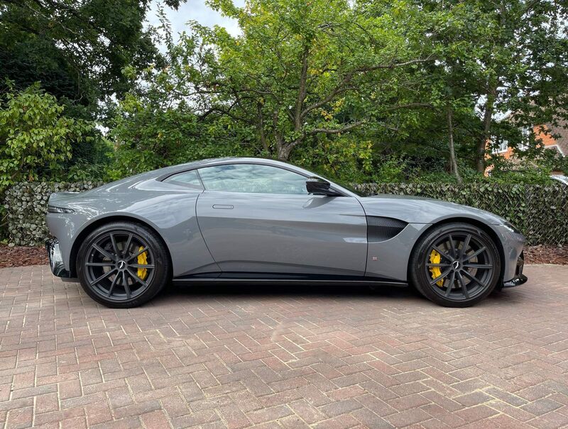 ASTON MARTIN VANTAGE