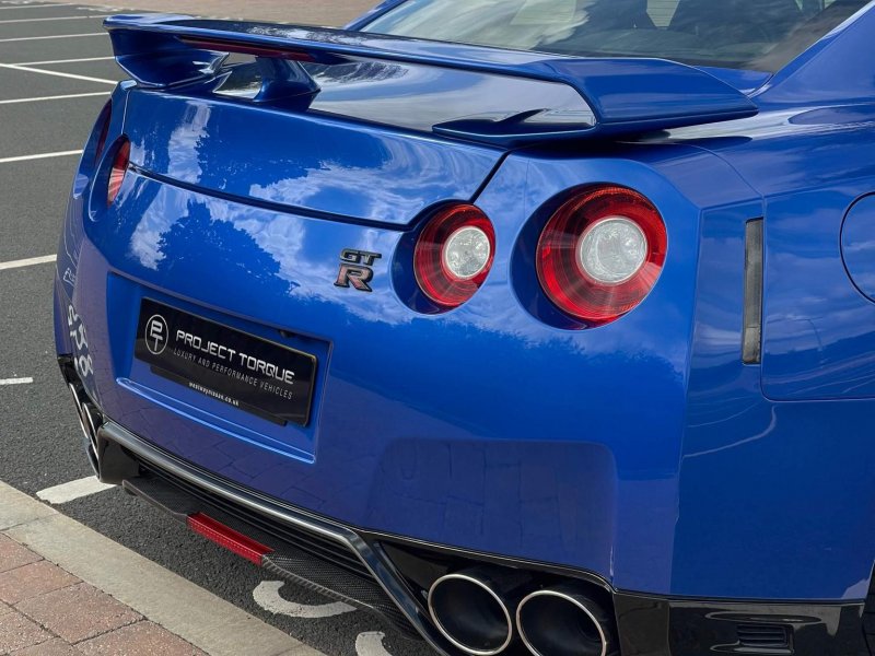 NISSAN GT-R