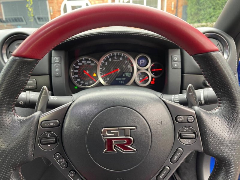 NISSAN GT-R
