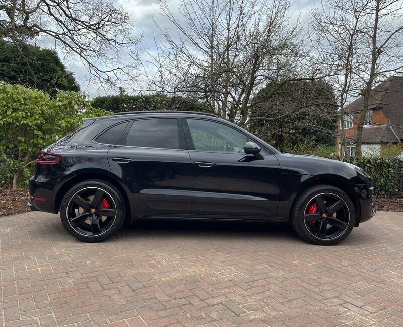 PORSCHE MACAN
