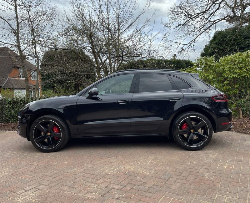 PORSCHE MACAN